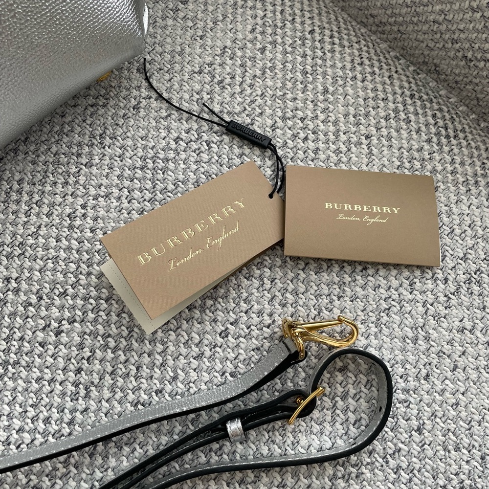Burberry House Check Banner Bag - Picture 2 of 10